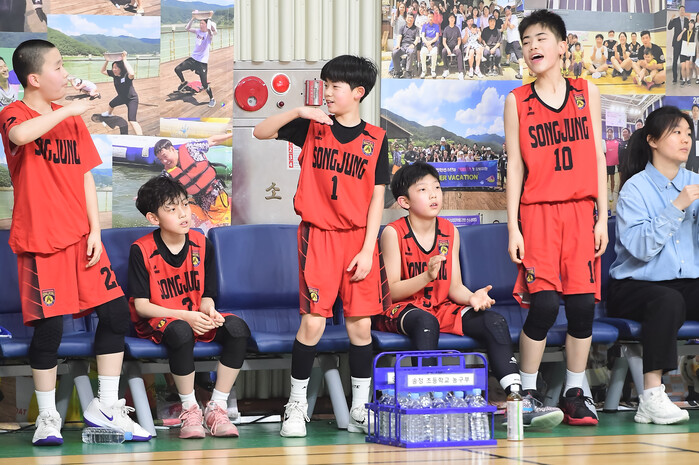 [화보] 아이에스동서 제25회 협회장배 전국초등농구대회 빛고을스포츠와 송정초 경기 화보