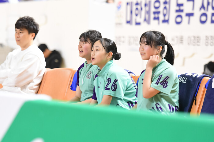 [화보] 아이에스동서 제25회 협회장배 전국초등농구대회 온양동신초와 신길초 결선 경기 화보