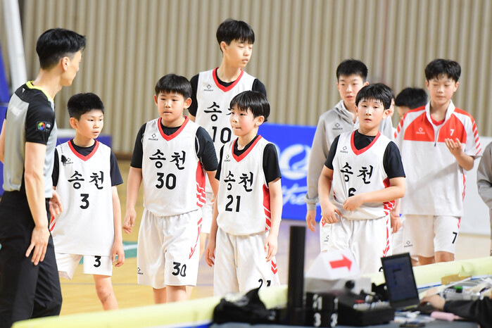 [화보] 아이에스동서 제25회 협회장배 전국초등농구대회 송천초와 비전스포츠 경기 화보