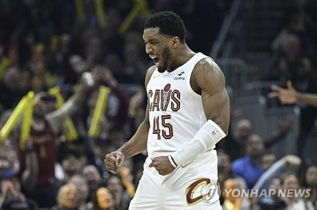 ‘1차전의 사나이’ 미첼, 시리즈 첫...