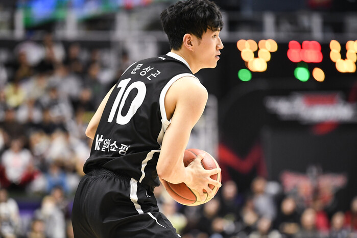 [부상] 문성곤, 발목 뼛조각 제거 ...