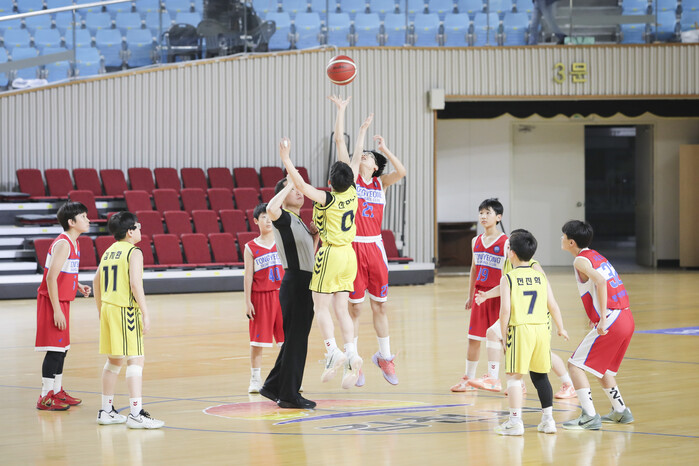 [화보] 아이에스동서 제25회 협회장배 전국초등농구대회 통영시스포츠와 단구초 경기 화보