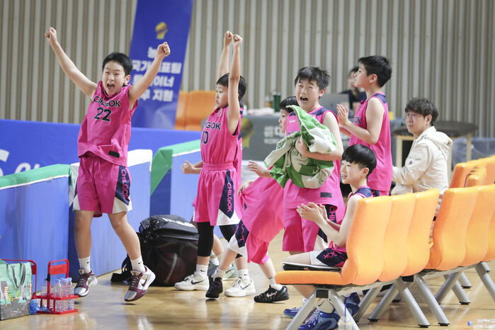 [화보] 아이에스동서 제25회 협회장배 전국초등농구대회 인천송림초와 대구칠곡초 경기 화보