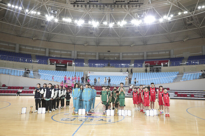 [화보] 아이에스동서 제25회 협회장배 전국초등농구대회 시상식 화보