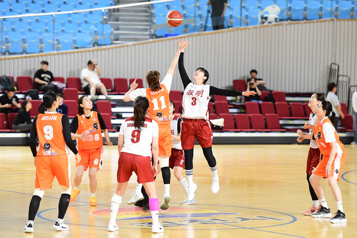 [화보] 제45회 한·일 어머니 농구대회, 숙명여고와 김천 OB 경기 화보