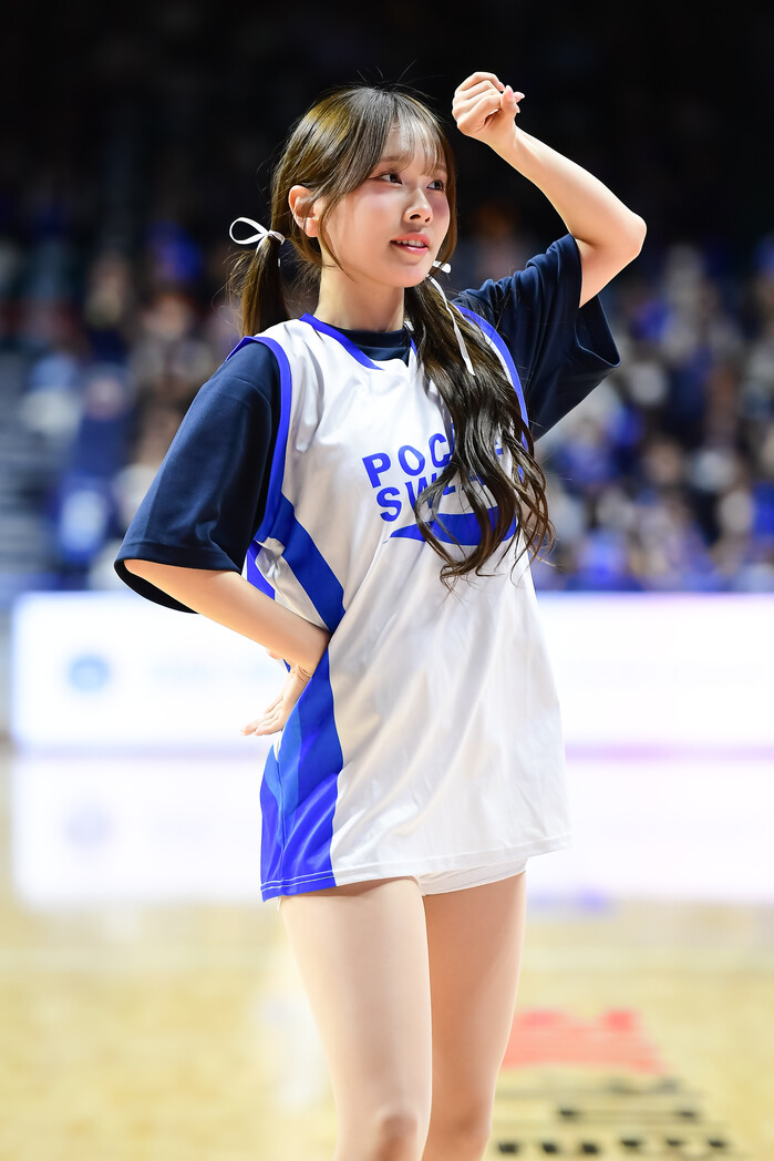 [오늘의 농구장 여신] KCC 치어리더 '3차전 승리는 KCC'