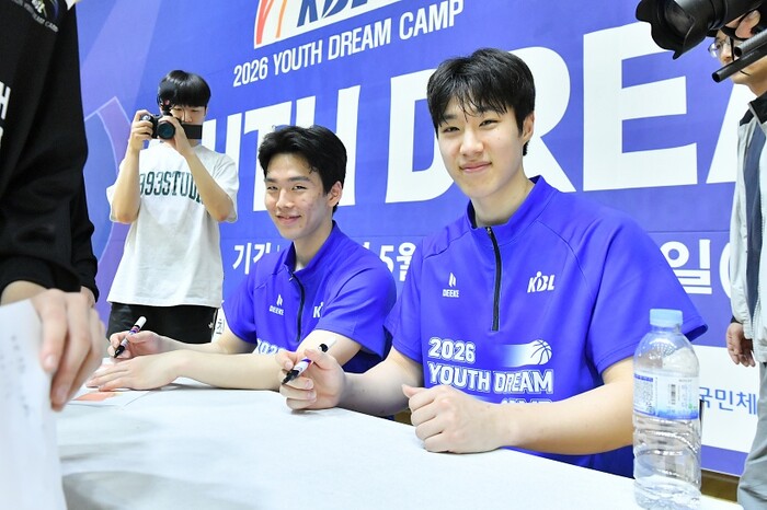 [화보] 모비스 김건하 최강민 'KBL 유스 드림캠프 꿈나무들과 함께한 소중한 시간'