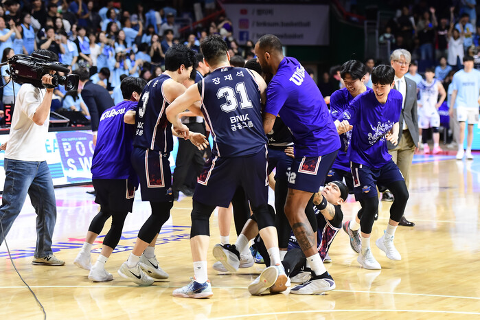[화보] KCC와 소노 챔피언 결정전 3차전 경기 화보 (KCC 88-87 소노)