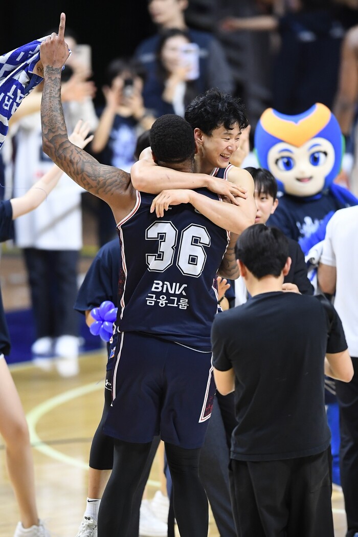 [화보] 숀 롱 허웅 허훈 맹활약 KCC, 챔프 3차전 88-87로 소노에 1점차 짜릿한 승리