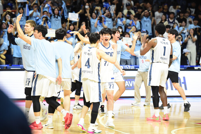 [화보] 소노, 챔피언 결정전 4차전에서 KCC에 81-80으로 승리