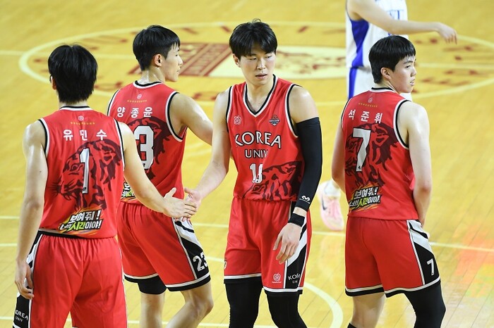 [화보] 이동근 25점 5리바운드 활약 고려대, 85-36으로 한양대에 승리