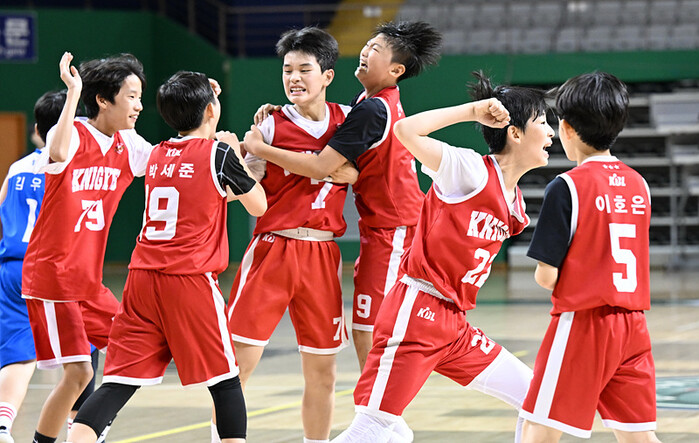 [원주치악배] U12 강동 SK 우승, 아산 우리은행에 연장 접전 끝에 31-29로 승리 화보
