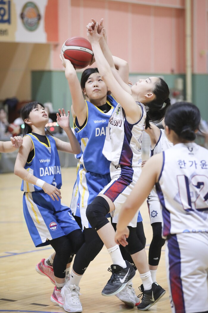 [화보] 2026 추계전국초등농구연맹전 태백대회 여초부 6강 경기 화보 (만천초 35-37 단관초)