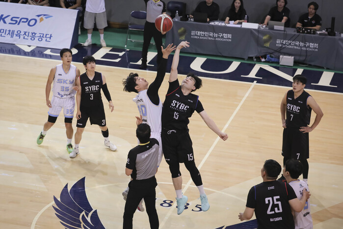 [화보] 2026 D3 디비전리그 11R 하늘정형외과와 sybc의 경기 화보 (하늘정형외과 45-67 sybc)