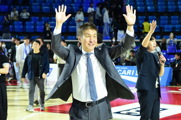 [화보] 삼성, 잠실에서 KCC에 97-86으로 승리하며 개막 6연승 행진