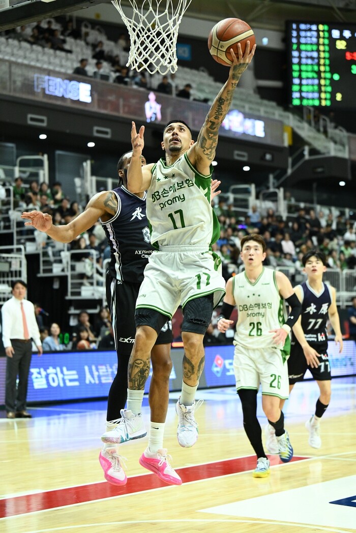 [화보] 해먼즈 알바노 56점 합작 DB, 102-95로 KT에 원정 승리