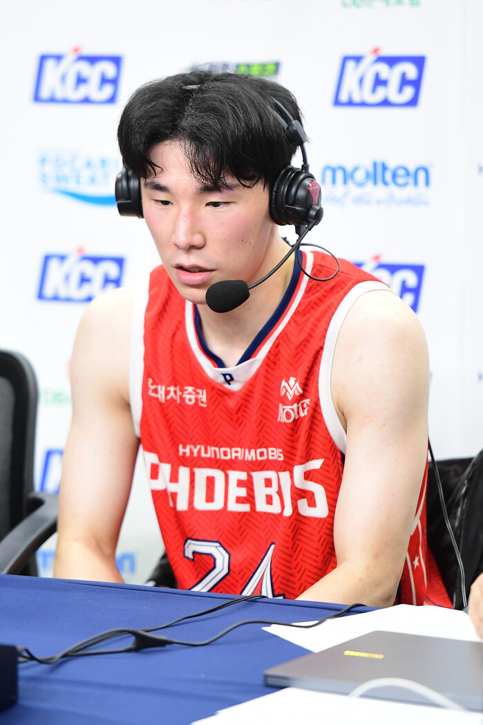 [화보] 현대모비스, 베즐리 트리플더블 앞세워 KCC에 96-89로 승리